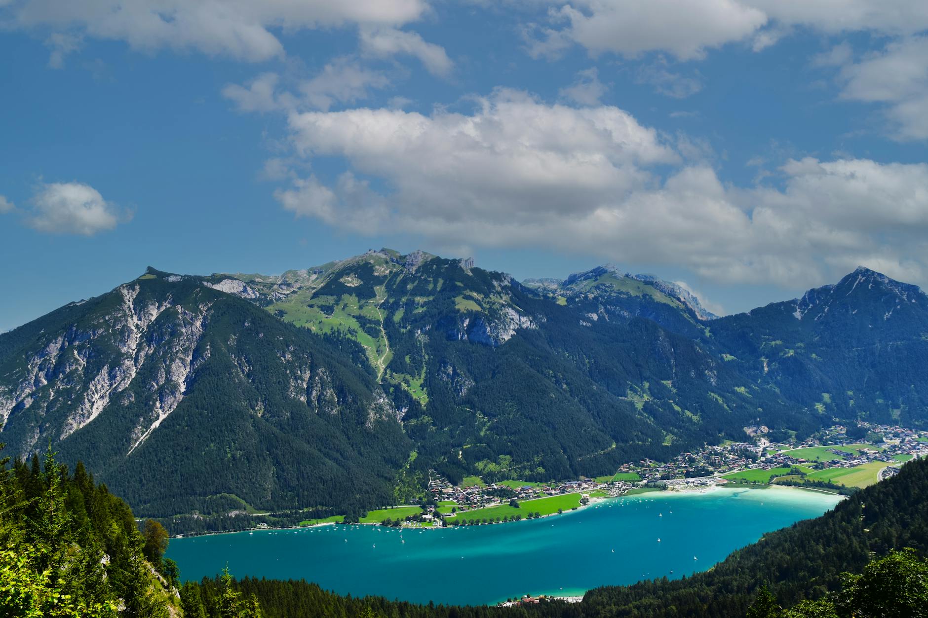 Blick auf den Achensee mit den Bergen des Karwendel